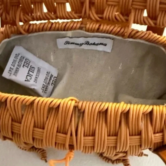 Tommy Bahama Woven Crocodile Novelty Handbag Tan Rattan Statement Purse - Picture 4 of 6